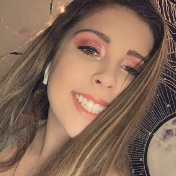 Meet your Posher, Makayla - Picture 1 of 1